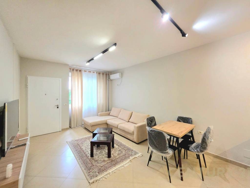 APARTAMENT 2+1 PER QIRA NE RRUGEN PETI