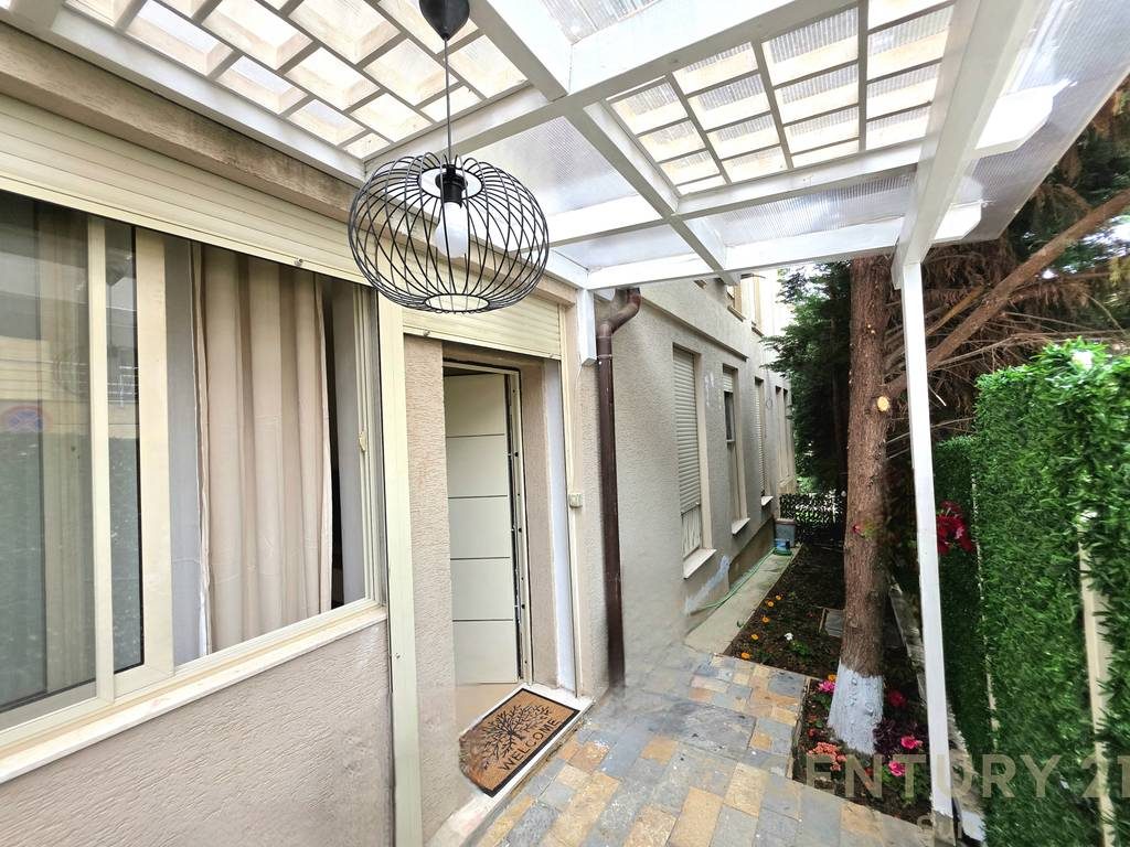 APARTAMENT 2+1 PER QIRA NE RRUGEN PETI
