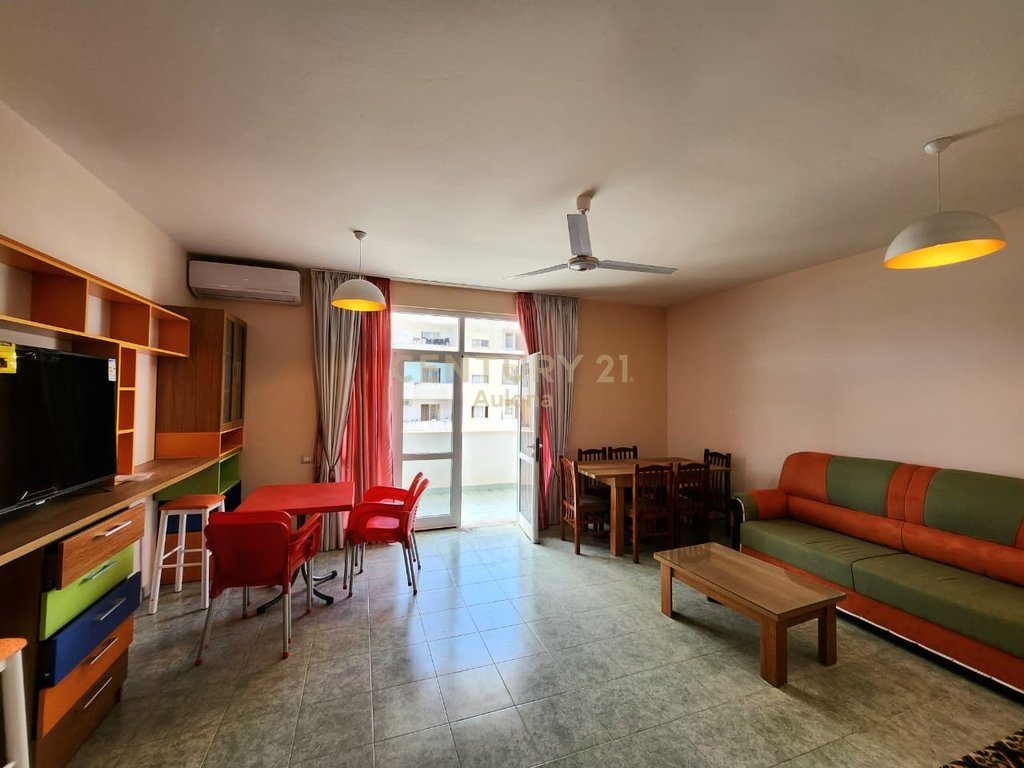 APARTAMENT I BOLLSHEM ME QERA PRANE UNIVERSITETIT NE SKELE