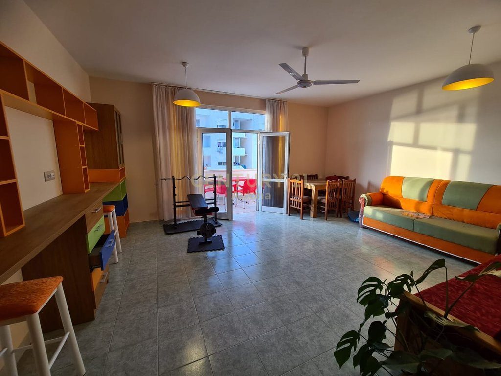 APARTAMENT I BOLLSHEM ME QERA PRANE UNIVERSITETIT NE SKELE