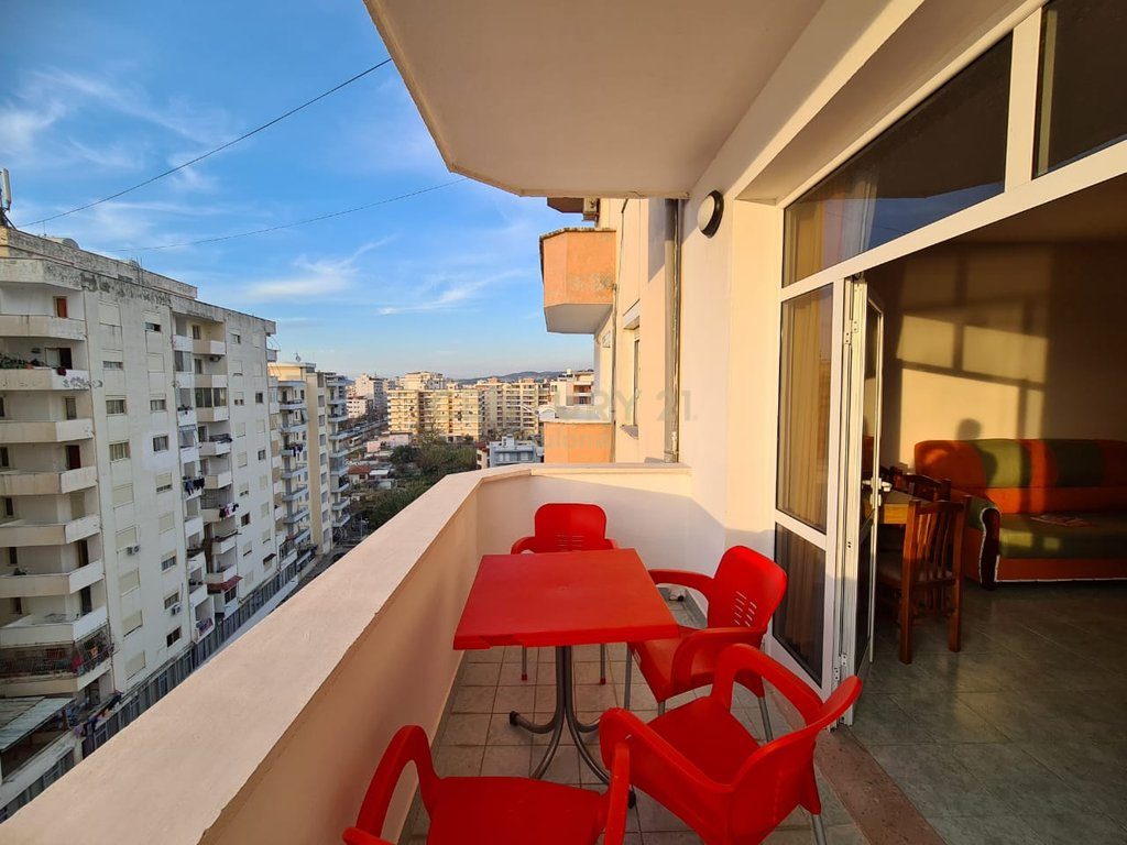 APARTAMENT I BOLLSHEM ME QERA PRANE UNIVERSITETIT NE SKELE