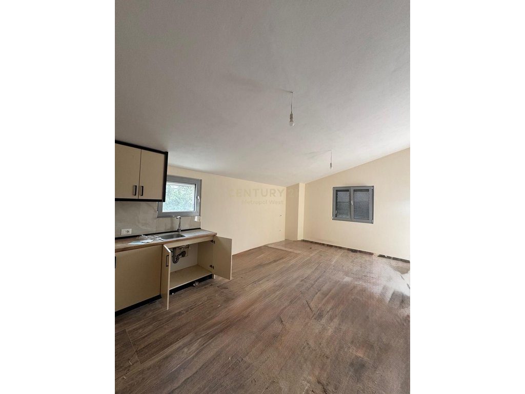 Apartament 2+1 me qira te Liqeni i Farkës