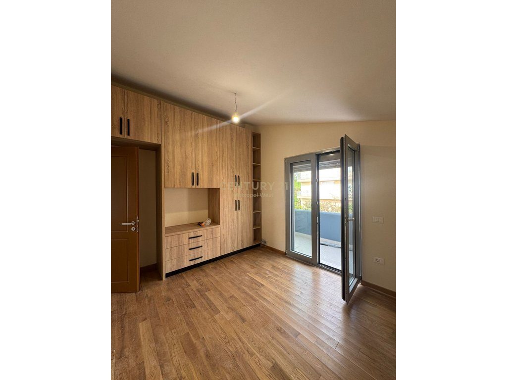 Apartament 2+1 me qira te Liqeni i Farkës