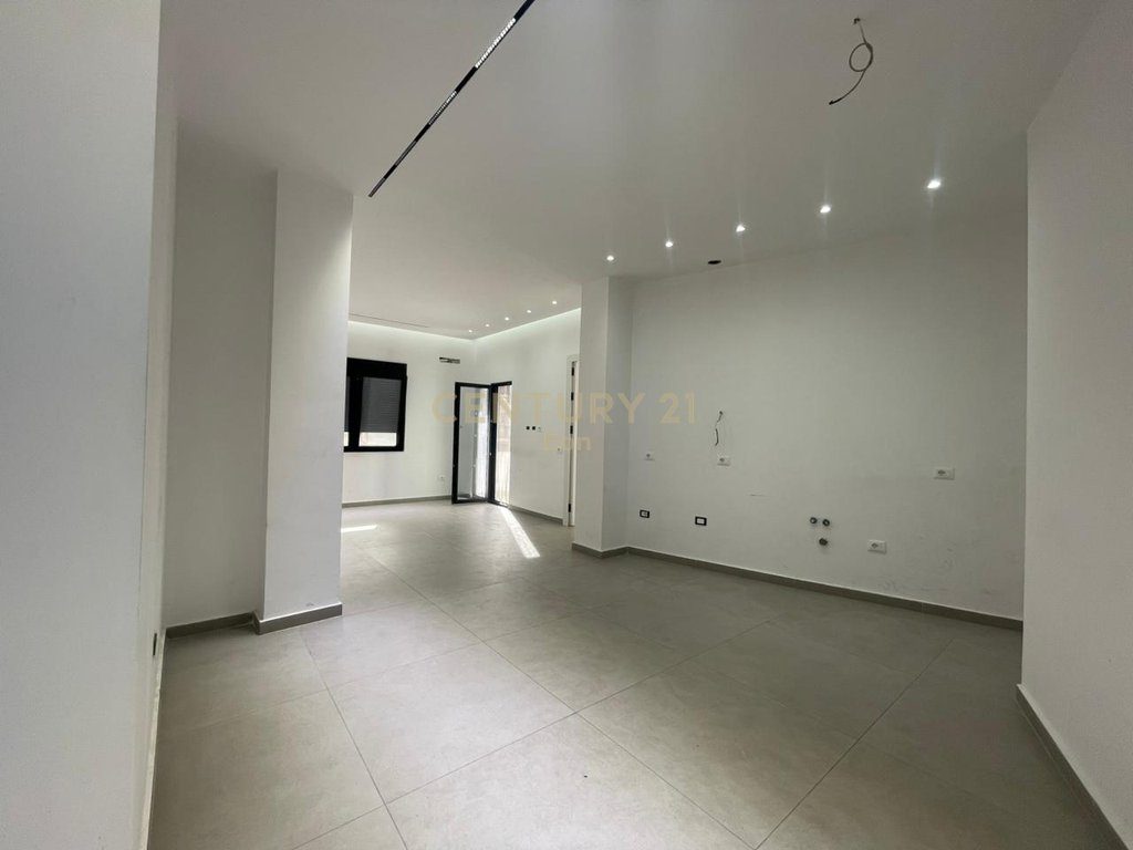 Apartament 2+1 Me Qira në Qender te Durrësit !