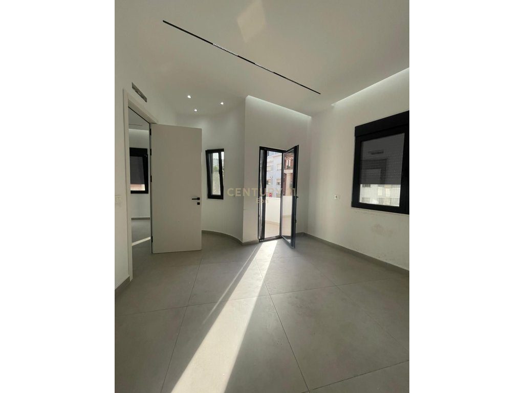 Apartament 2+1 Me Qira në Qender te Durrësit !