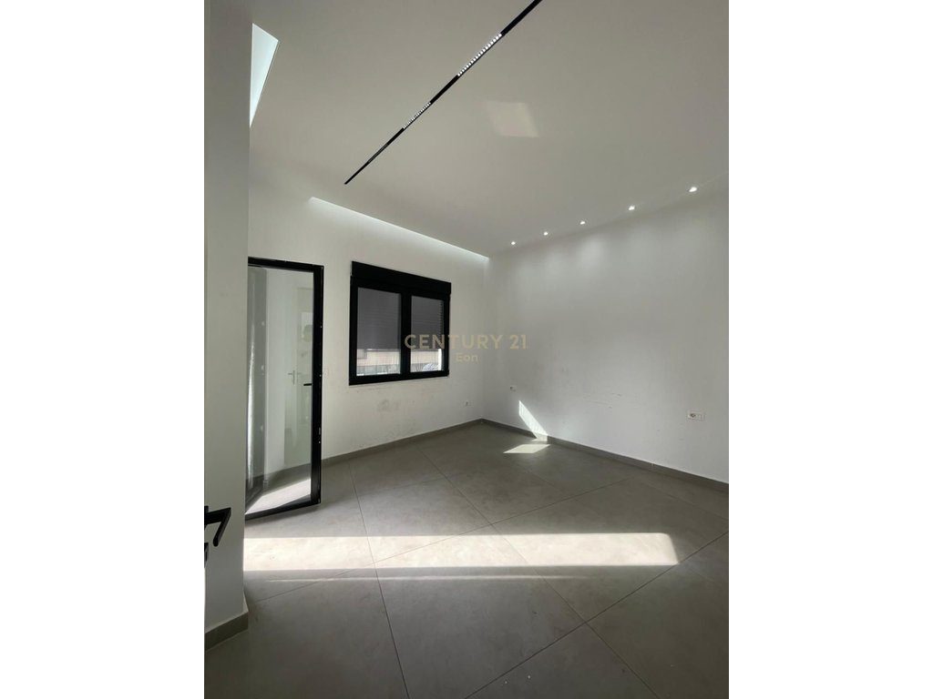 Apartament 2+1 Me Qira në Qender te Durrësit !