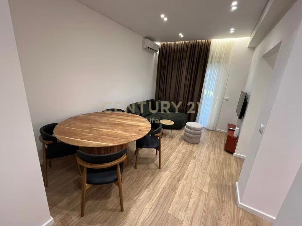 Super mundësi investimi në Sarandë  me Pamje nga deti!