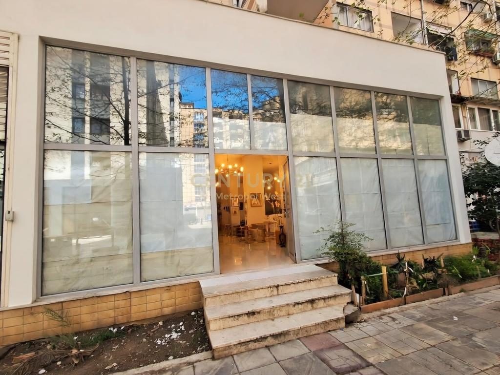 Jepet Ambient Komercial me Qira – Unaza e Re, pranë Rruga Teodor Keko!