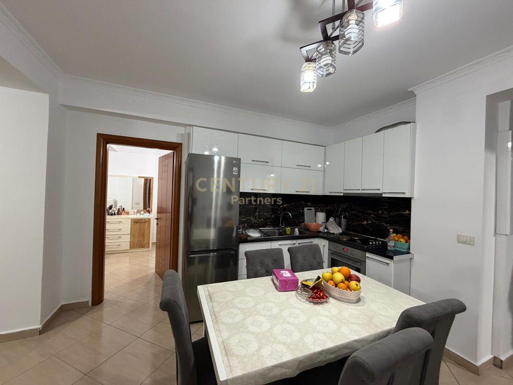 SHESIM APARTAMENT  3+1+2  PRANE RRETHRROTULLIMIT në Astir- 185,000.00€ | 116 m²