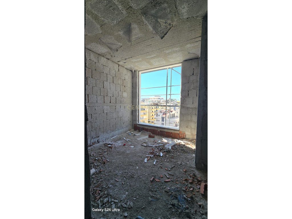 SHITET APARTAMENT 2+1, NDERTIM I RI GOLEM 200 METRA LARG DETIT!