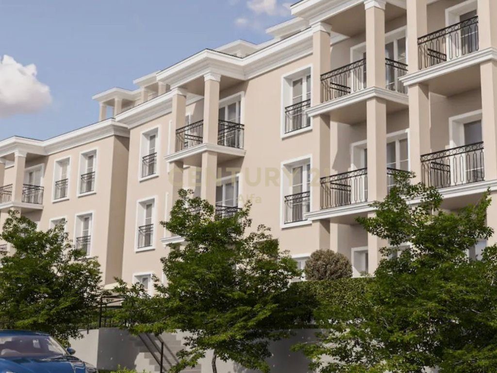 Shitet apartament 2+1+2 tek Rolling Hills Liqeni-Farke!