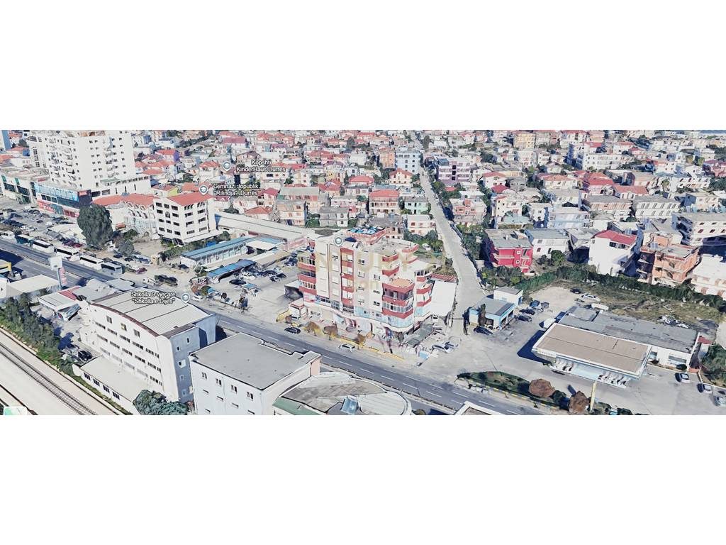 Ambient Komercial Me Qira në Hyrje te Durrësit !