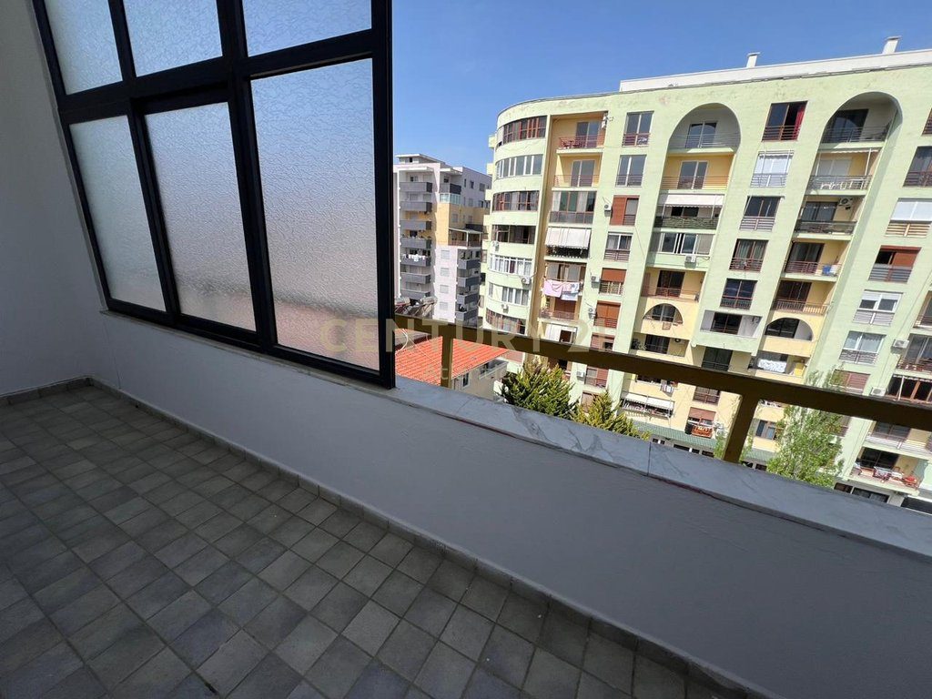 SHITET APARTAMENT 1+1 PLAZH HEKURUDHA DURRES !