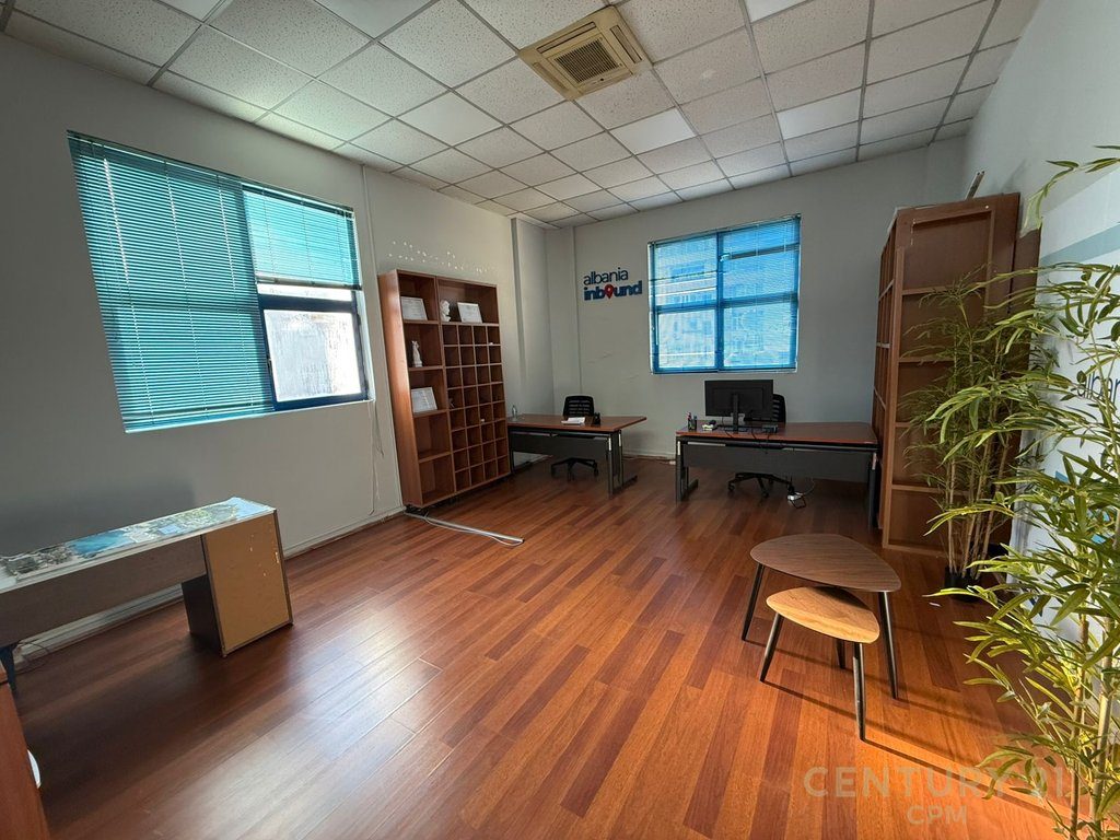 Zyrë Open Space  per  Qira tek Sheshi Willson, Tirana