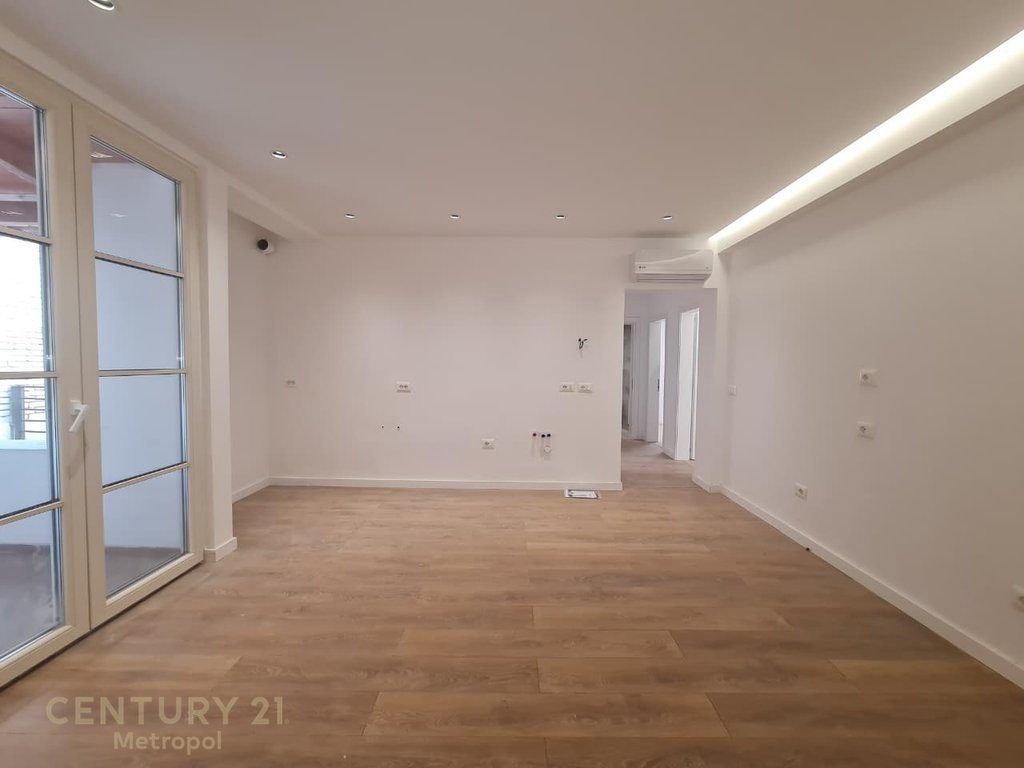 OFROJ PER QIRA AMBIENT PER ZYRA 150M, SHKOLLA E BALETIT!