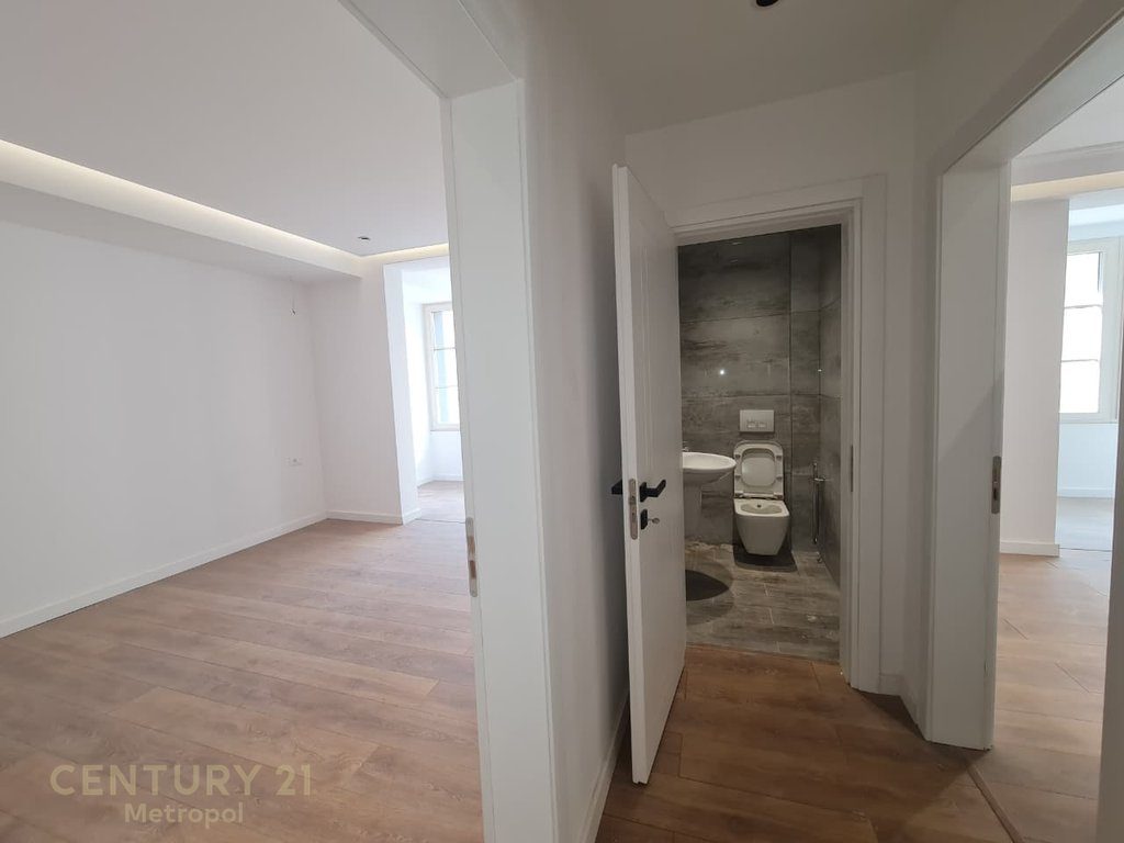 OFROJ PER QIRA AMBIENT PER ZYRA 150M, SHKOLLA E BALETIT!