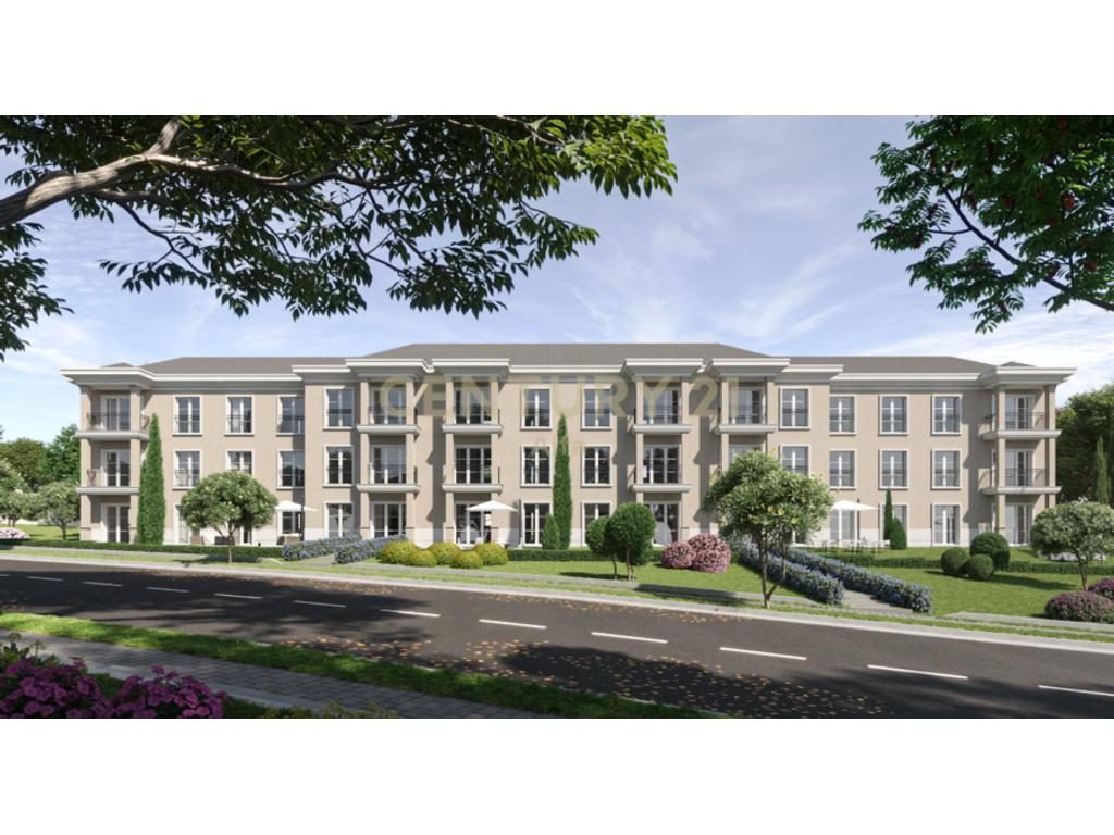 Shitet apartament 2+1+2 me oborr tek Rolling Hills Liqeni!