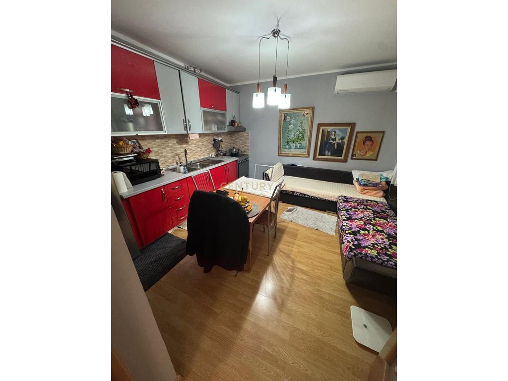 SHITET SHTEPI PRIVATE ME SIPERFAQE TRUALLI 287 M2 PRANE SPITALIT AMERIKAN 2!