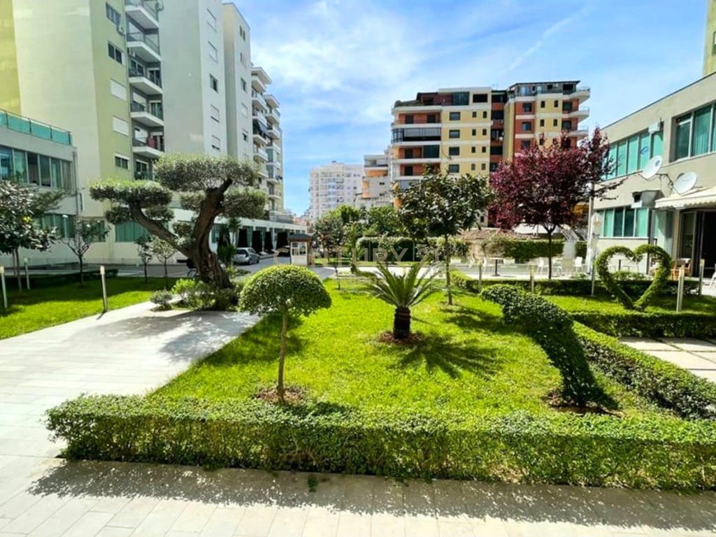 Apartament 1+1 me Verandë në Shitje te Kompleksi "Green Tower", Vlorë