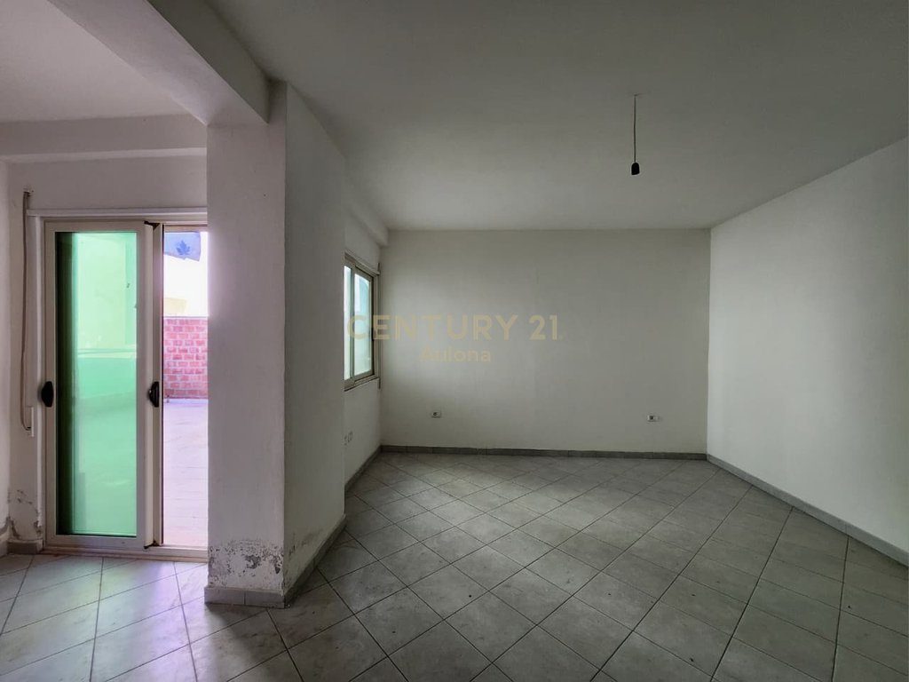 Apartament 1+1 me Verandë në Shitje te Kompleksi "Green Tower", Vlorë