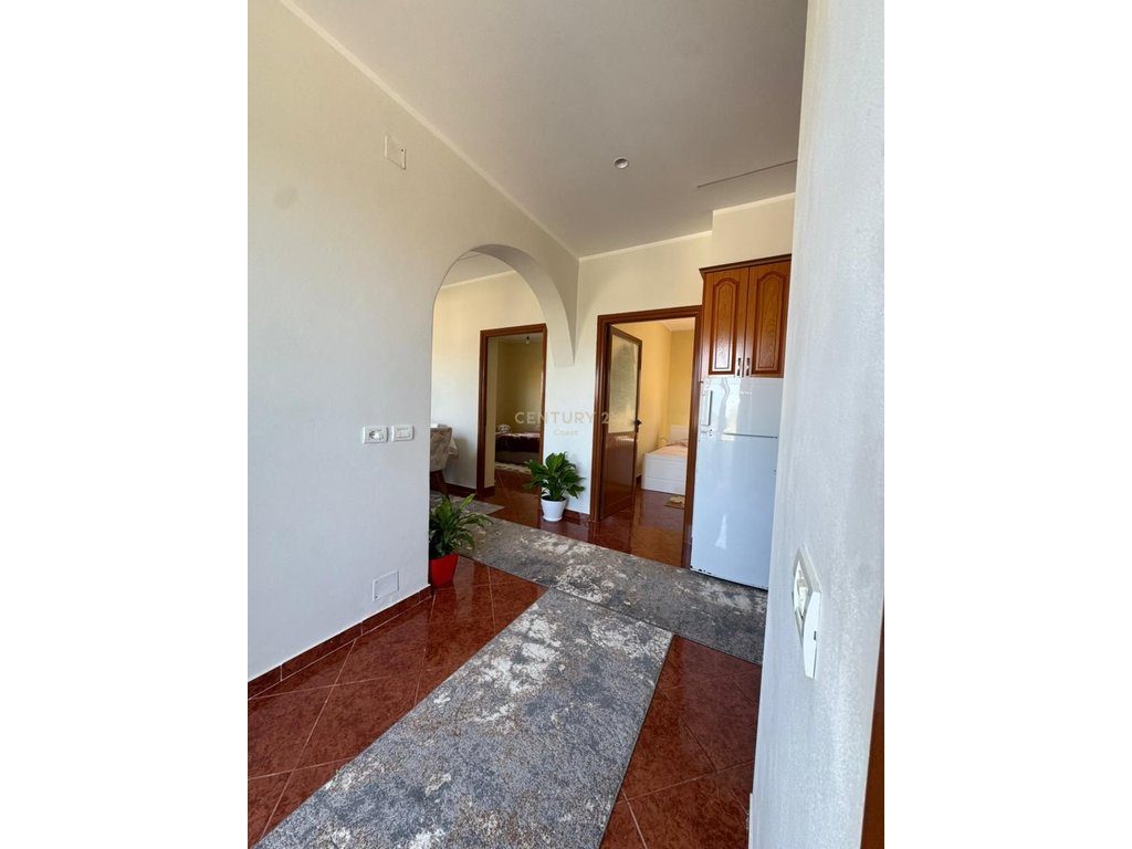 Shitet Shtepi private me oborr 500m² dhe parkim ne Babice, Vlore