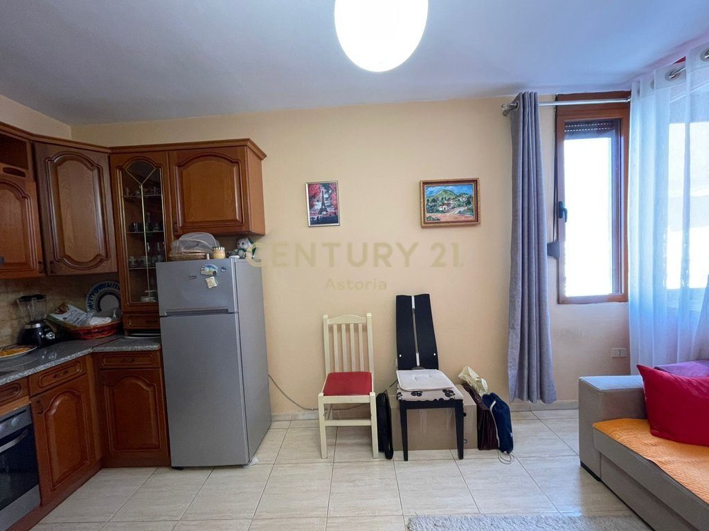 JEPET ME QIRA APARTAMENT 1+1 RRUGA E KAVAJES, PRANE QENDRES.