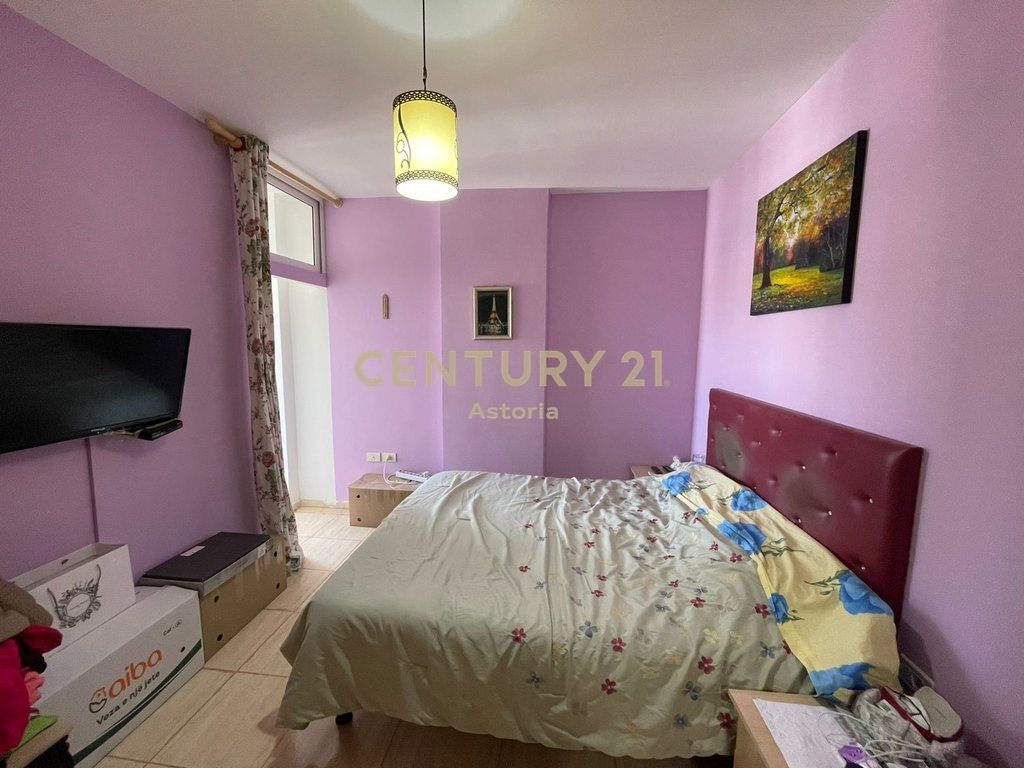 JEPET ME QIRA APARTAMENT 1+1 RRUGA E KAVAJES, PRANE QENDRES.