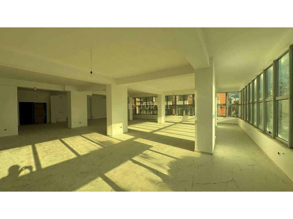 AMBIENT KOMERCIAL PREMIUM NE ZEMER TE  VLORES, BULEVARDI  VLORE -SKELE !