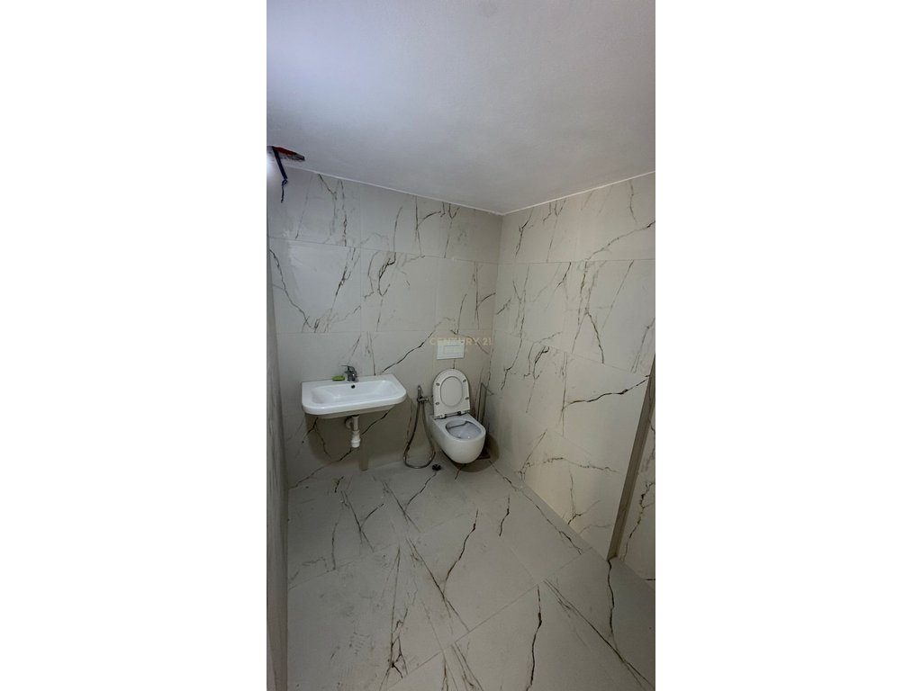 AMBIENT KOMERCIAL PREMIUM NE ZEMER TE  VLORES, BULEVARDI  VLORE -SKELE !