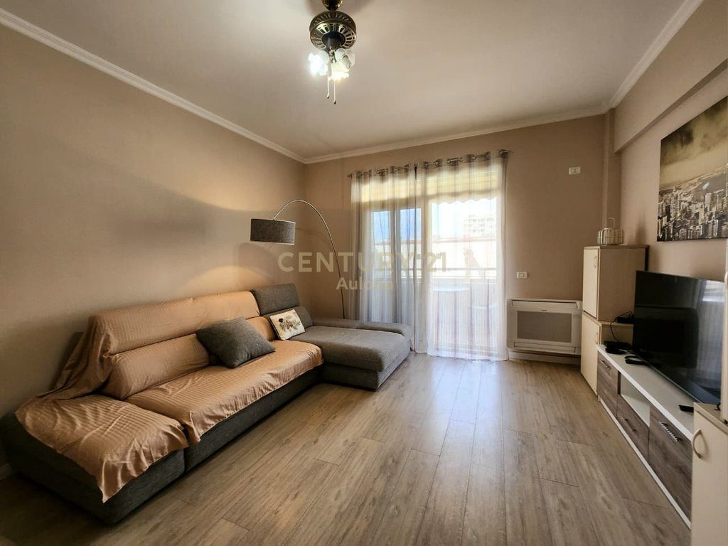 Apartament 2+1 në Qendër, Pranë Lungomare dhe Portit