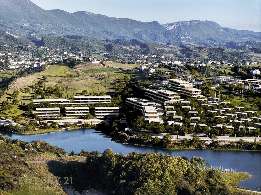Apartament 2+1+2 me Pamje nga Liqeni, Lake Front, Farkë!