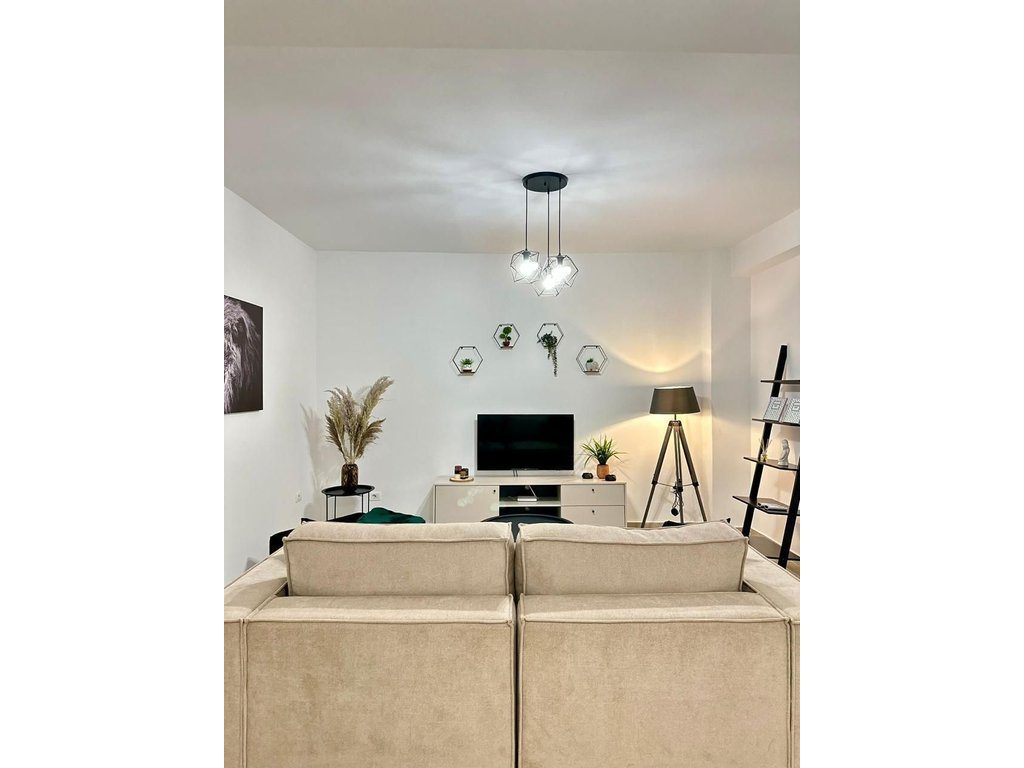 Qender, Apartament 1+1+Kuzhine te Vecuar!
