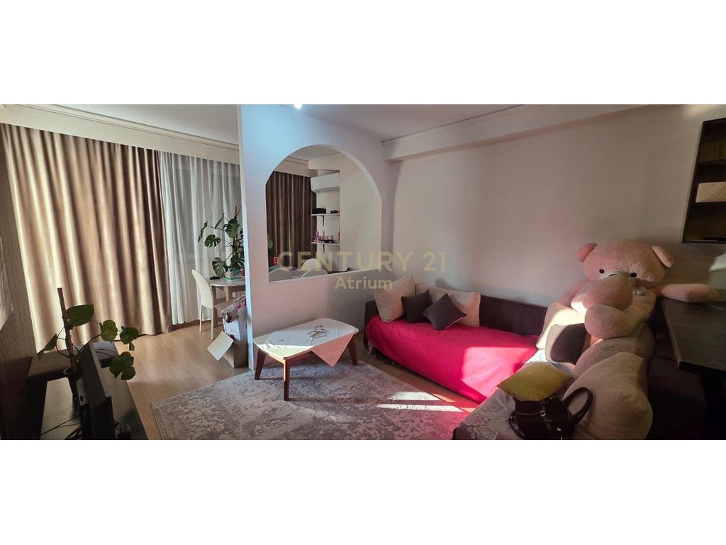 Apartament 1+1 me Qira në Porcelan, Pallat me Ashensor