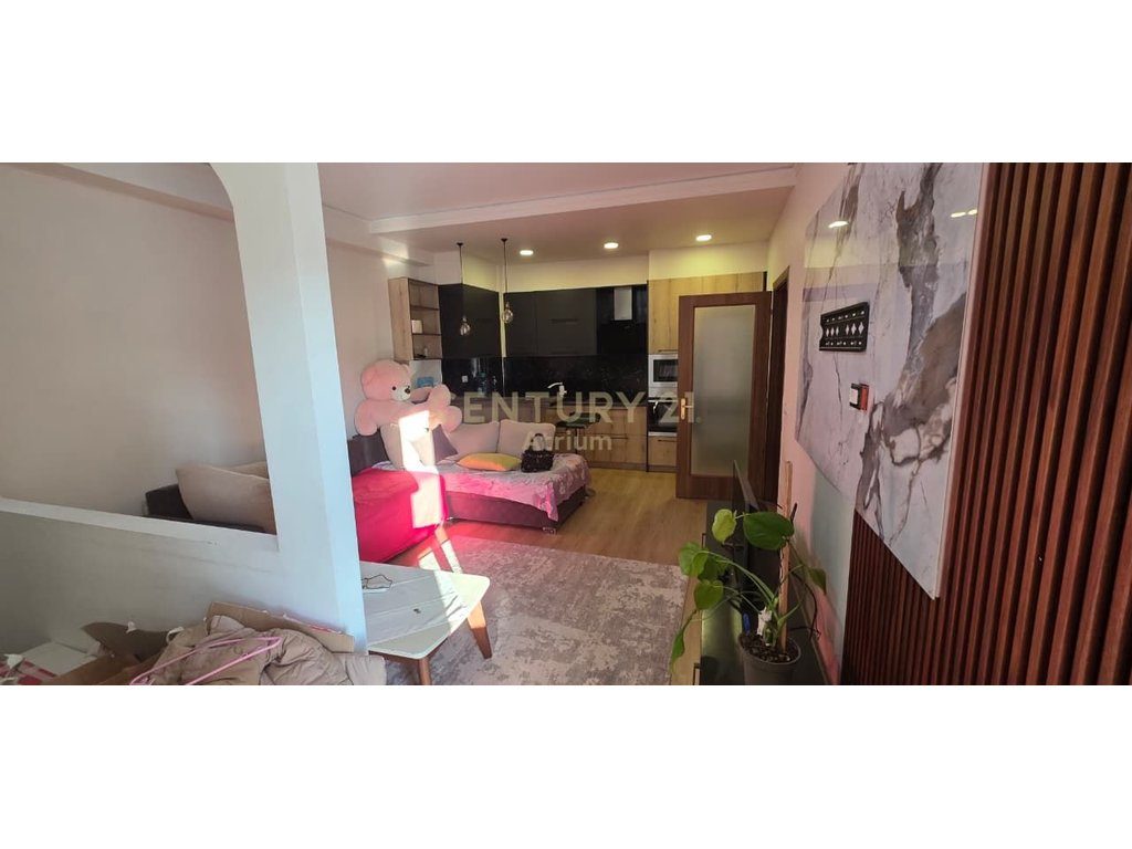 Apartament 1+1 me Qira në Porcelan, Pallat me Ashensor