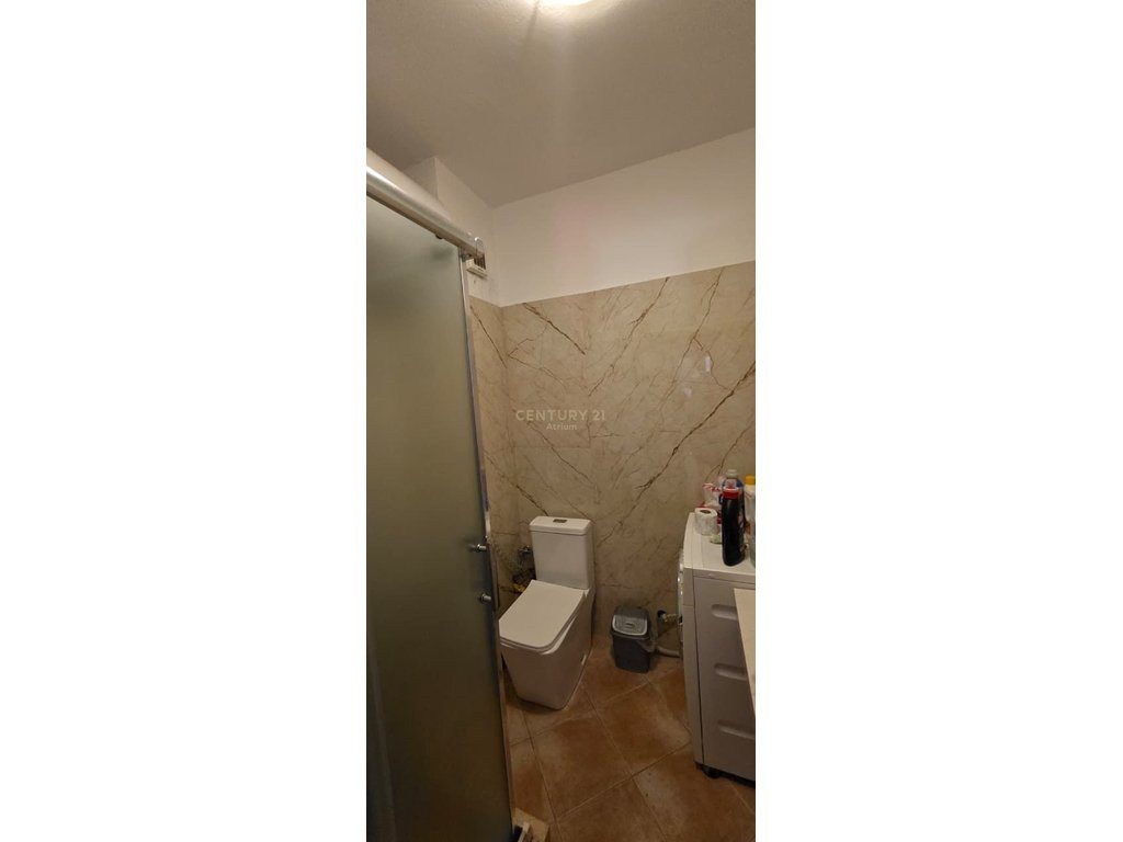 Apartament 1+1 me Qira në Porcelan, Pallat me Ashensor