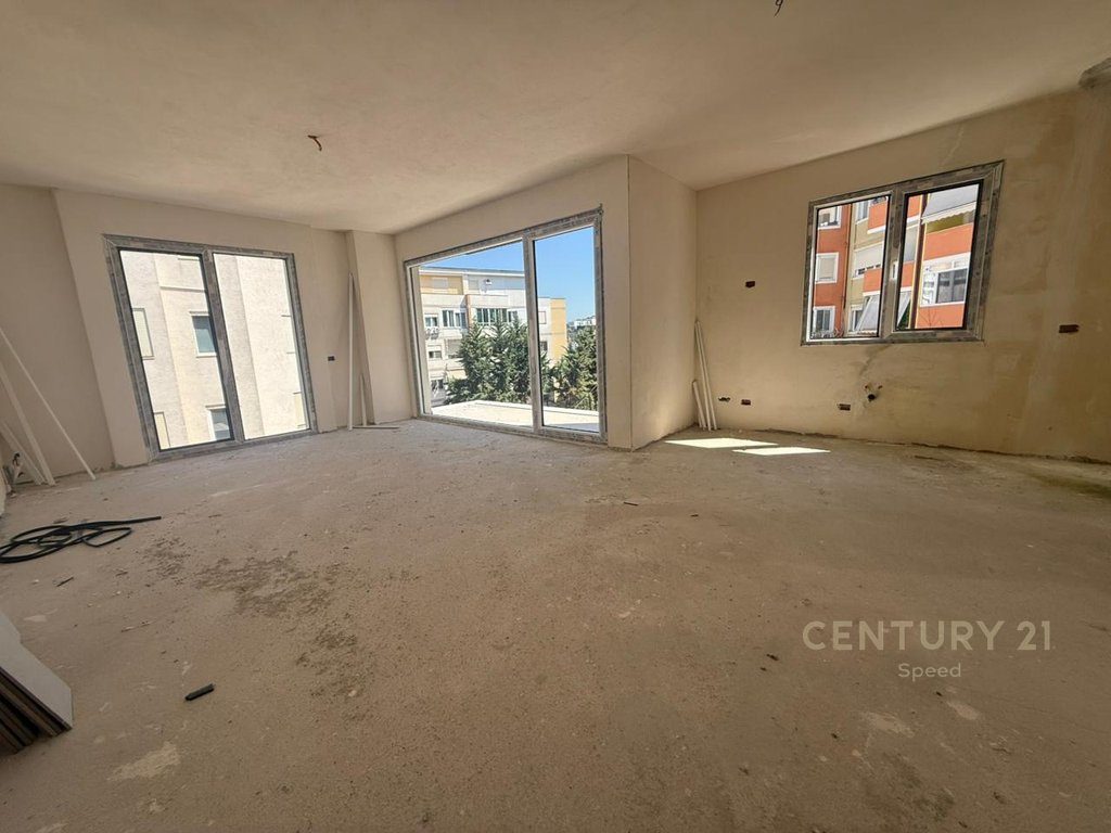Apartament 2+1+2  në shitje tek Liqeni i Thatë!