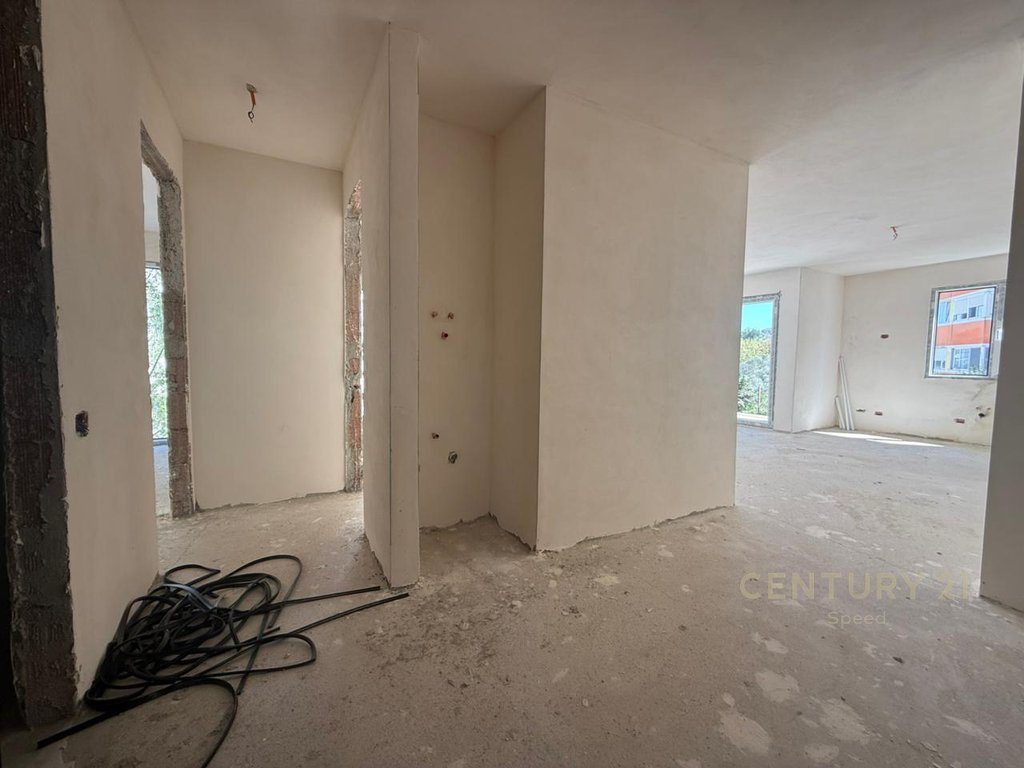 Apartament 2+1+2  në shitje tek Liqeni i Thatë!