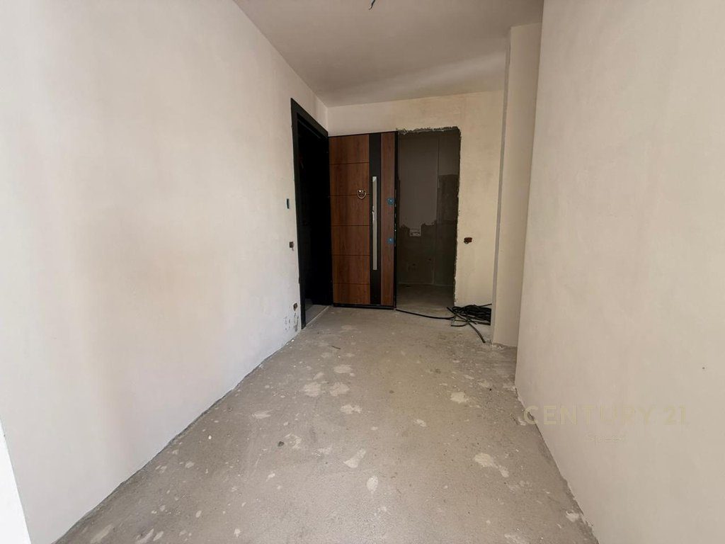 Apartament 2+1+2  në shitje tek Liqeni i Thatë!