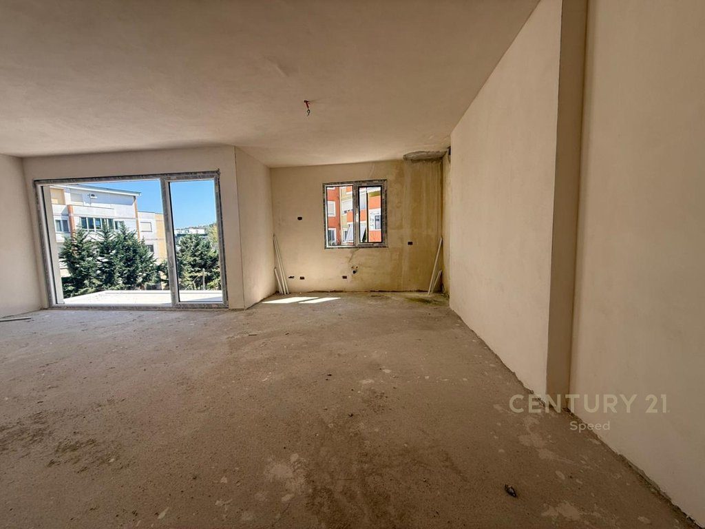 Apartament 2+1+2  në shitje tek Liqeni i Thatë!