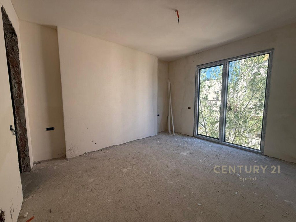 Apartament 2+1+2  në shitje tek Liqeni i Thatë!