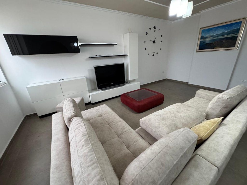 SHITET APARTAMENT 3+1+2+VERANDE NE RRUGEN "HASAN KUSHTA",VLORE( 1300 euro/m2)!