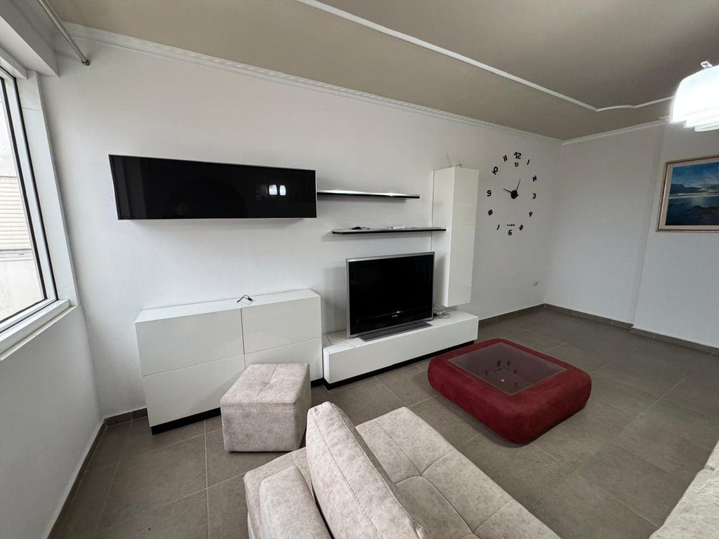 SHITET APARTAMENT 3+1+2+VERANDE NE RRUGEN "HASAN KUSHTA",VLORE( 1300 euro/m2)!