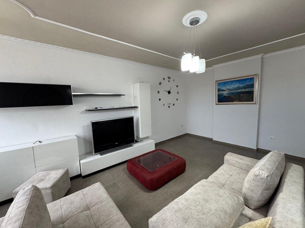 SHITET APARTAMENT 3+1+2+VERANDE NE RRUGEN "HASAN KUSHTA",VLORE( 1300 euro/m2)!