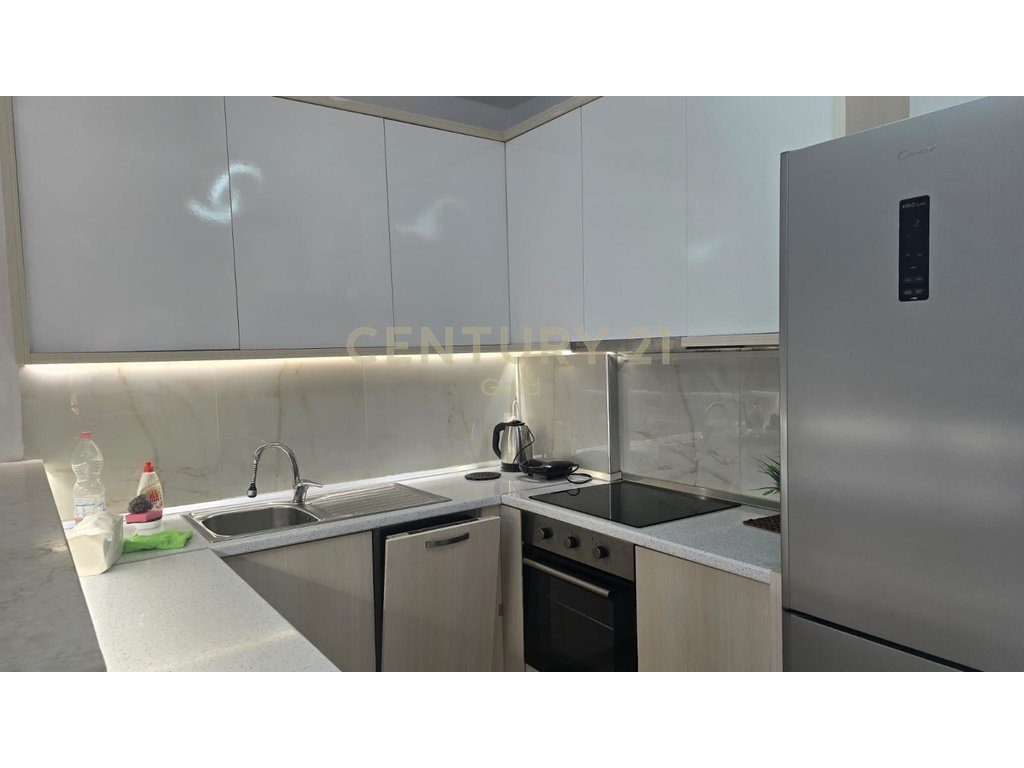 Jepet me qera Apartament 2+1 tek Selvia !