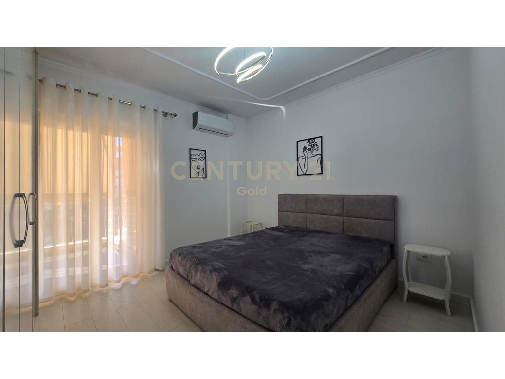Jepet me qera Apartament 2+1 tek Selvia !