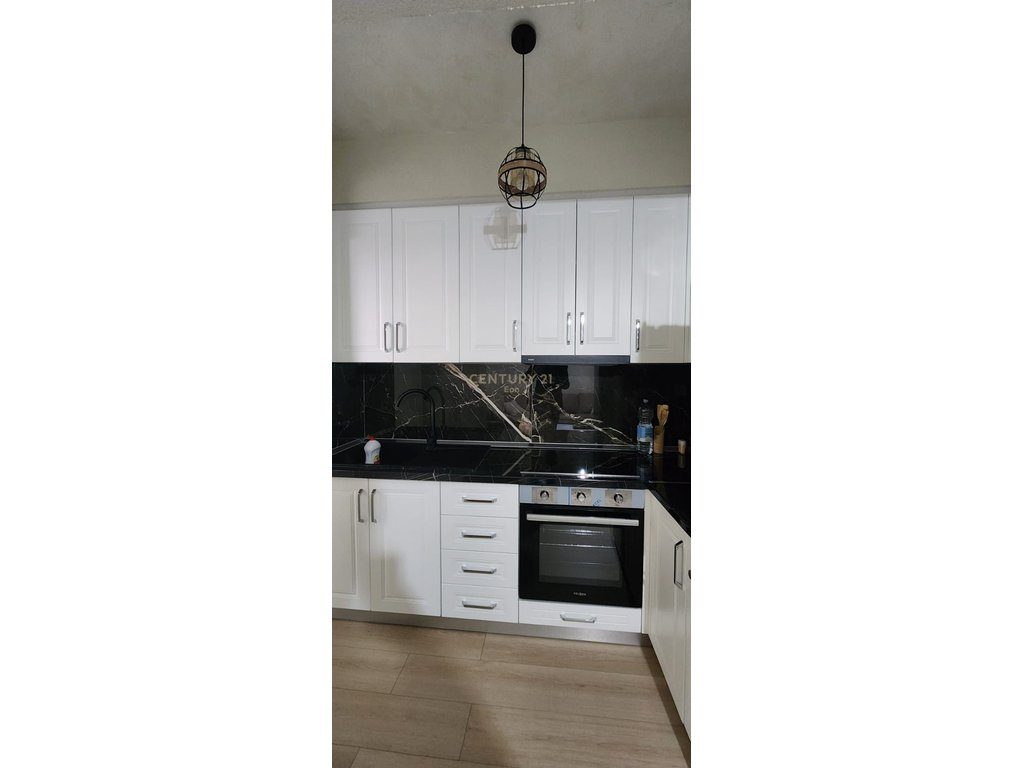 JEPET ME QERA APARTAMENT 1+1 TE HYRJA E DURRESIT !