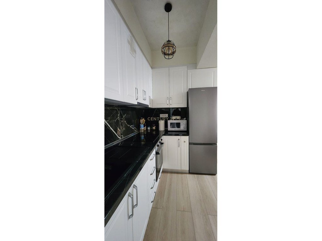 JEPET ME QERA APARTAMENT 1+1 TE HYRJA E DURRESIT !