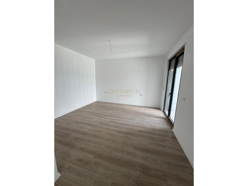 Apartament 2+1+2+Post Parkimi në shitje Akses Tirana