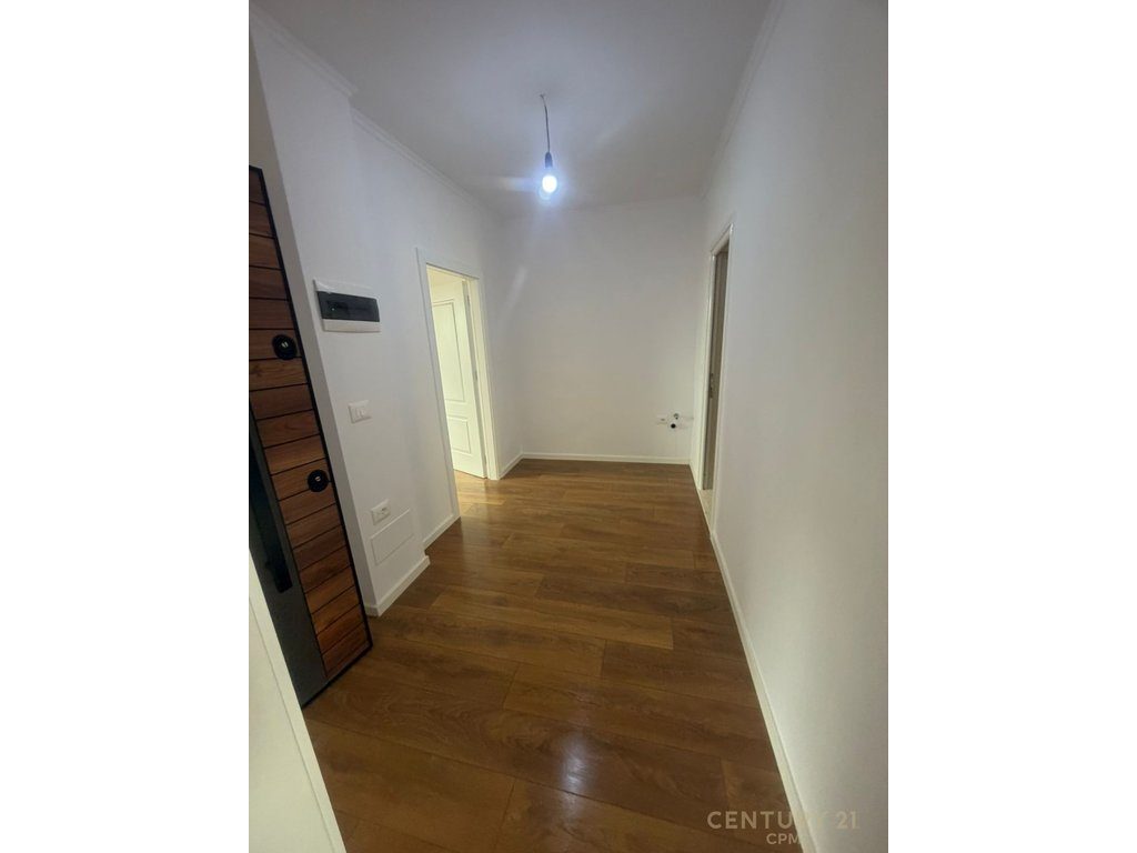 APARTAMENT 1+1 PER SHITJE TEK UET, PORCELAN!