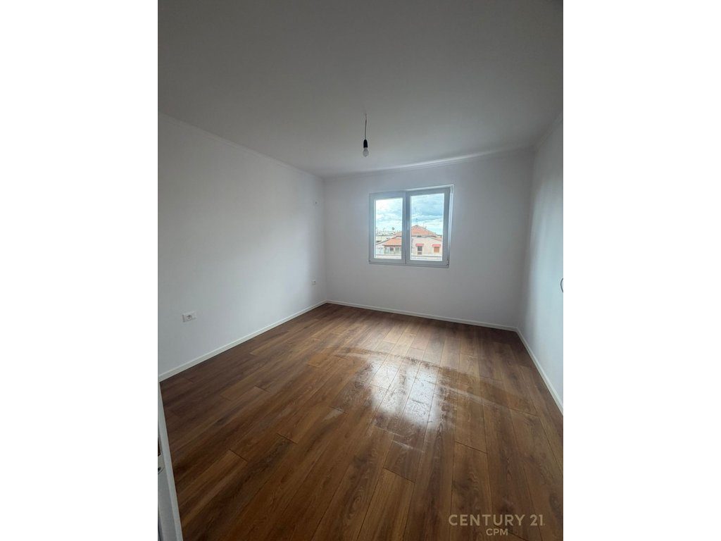 APARTAMENT 1+1 PER SHITJE TEK UET, PORCELAN!